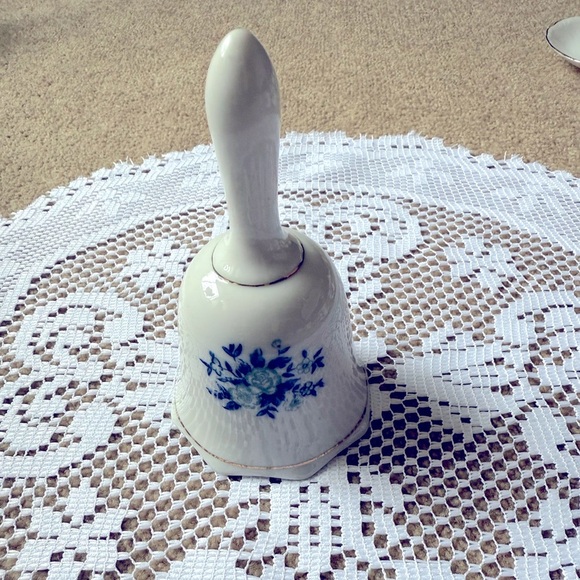 Vintage White Porcelain Dinner Bell Floral Collectables - Picture 4 of 5